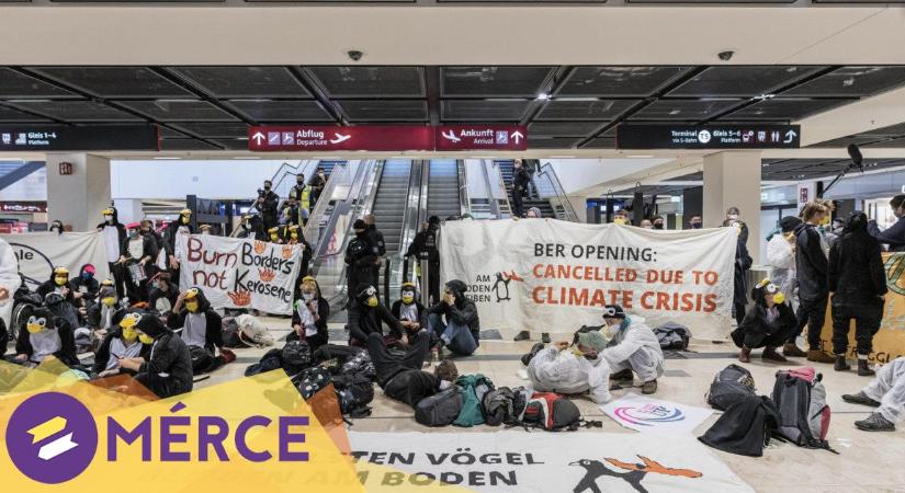 Környezetvédelmi aktivisták ragasztották magukat egy repülőhöz Berlinben