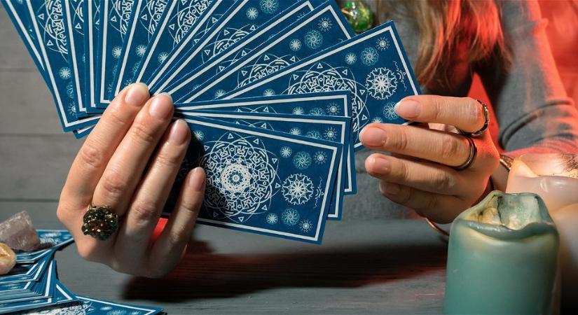 Válassz a 3 kártya közül és kiderül: mire számíthatsz a pénzügyek terén? – napi jóslás