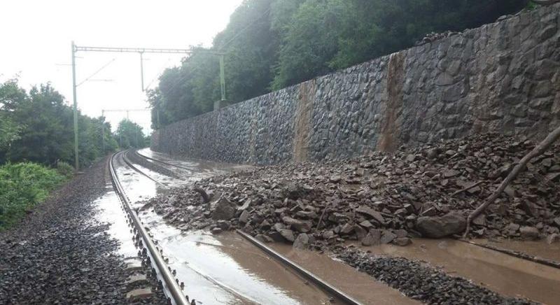 Négy hónap után sikerült helyreállítani a nyár eleji esőzések okozta kárt a szobi vasútvonalon