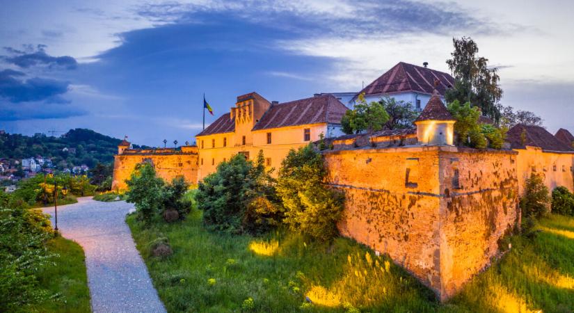 A román kormány átengedte a brassói fellegvárat az erdélyi város önkormányzatának