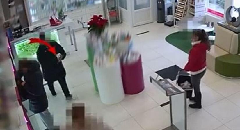 Gyógyszerrel és elhagyott pénztárcával távozott - lebukott (videó)