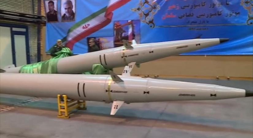 Irán bemutatta ballisztikus rakétájának egy új generációját