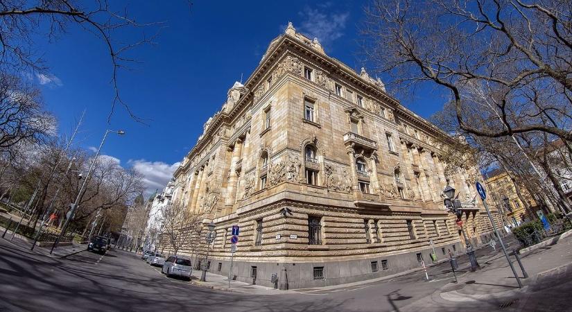 A kockázatos környezet ellenére stabil a magyar bankrendszer