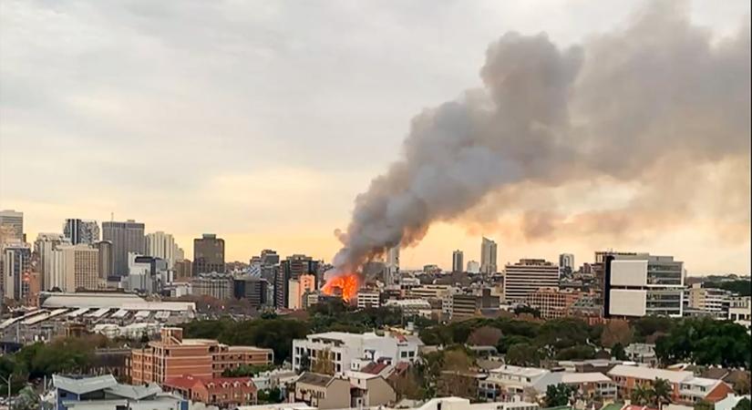 Brutális lángok csaptak fel Sydney központjában