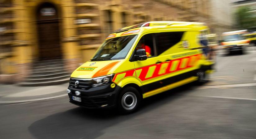 Valaki egy mentőtiszt fejét akarja, mert szerinte a „vadállat módján szirénázó mentőautó rallizva húzott át” a Margitszigeten