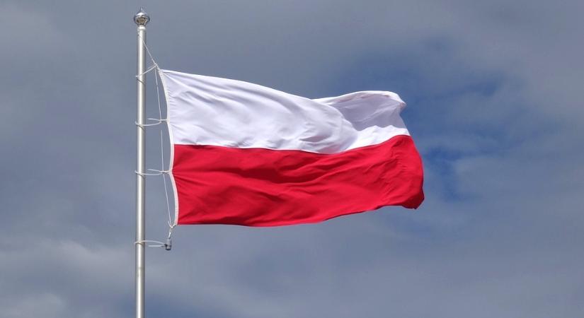 Az Európai Bizottság összesen 174 millió eurótól fosztja meg Lengyelországot