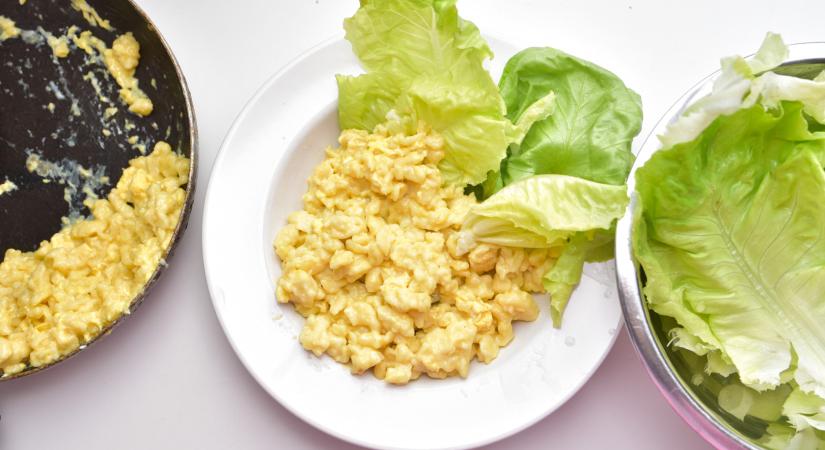 A tojásos nokedli szereti az ecetes fejes salátát