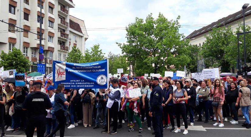 Kolozsváron is utcára vonultak a sztrájkoló tanárok