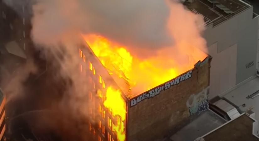 Hatalmas tűz pusztított el egy hétemeletes házat Sydneyben (VIDEÓ)