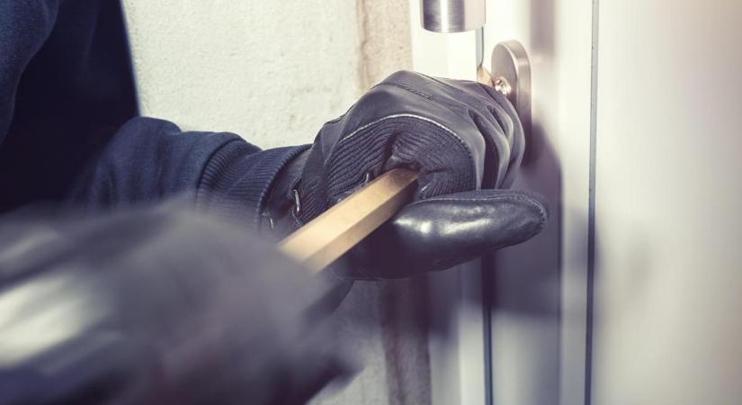Veszély Újpalotán: kilincsrángató fantom tartja rettegésben a lakókat – „Mintha a körmével finoman kaparná az ajtót”
