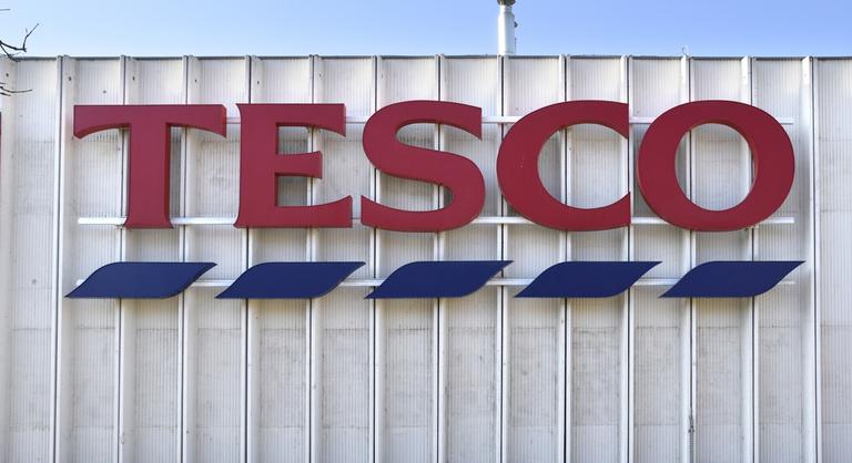 Riadó miatt kiürítették a budakeszi Tesco szupermarketet