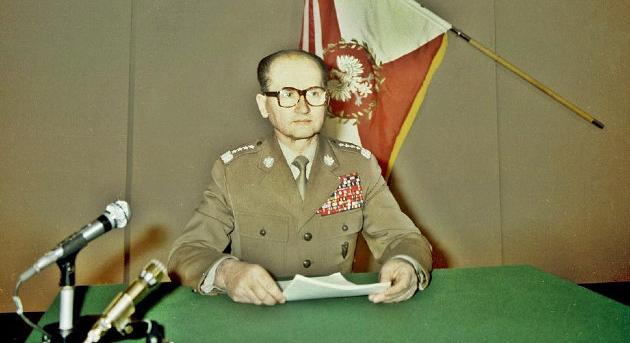Két éven át szükségállapotban tartotta Lengyelországot Jaruzelski tábornok