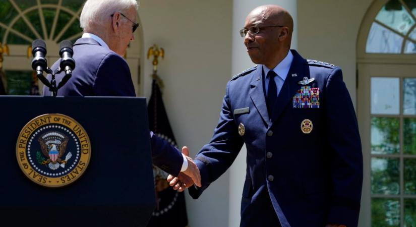 A légierő parancsnokát jelöli vezérkari főnöknek Joe Biden