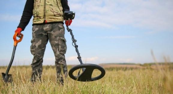Húszmillió forintnyi leletet tartott meg három amatőr régész, vádat emeltek ellenük