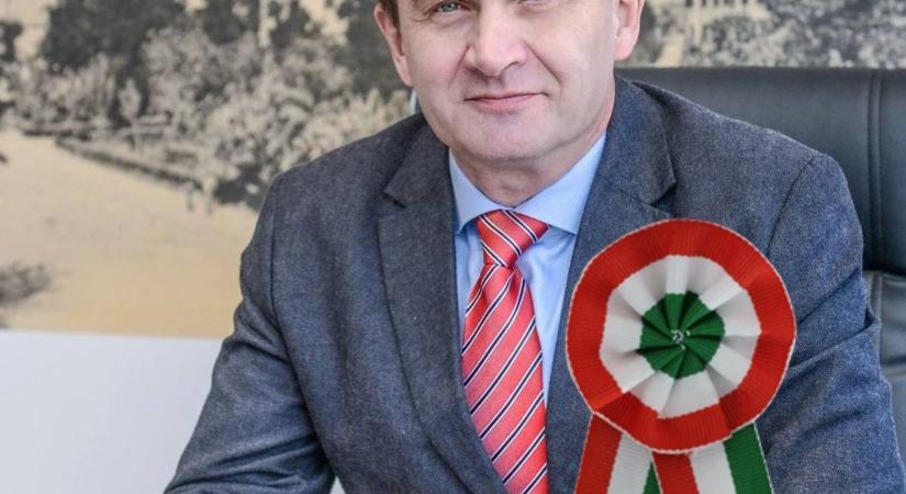 Kirúgták a fideszes polgármestert Szekszárdon