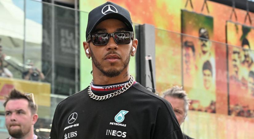 Lewis Hamilton megmagyarázta, hogy miért „vált” csapatot