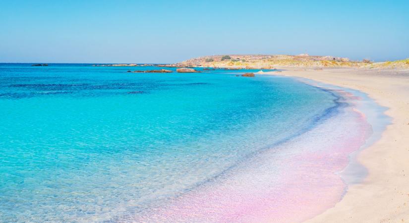 Rózsaszín homokos tengerpartra vágysz, de nem mennél messzire? Íme Európa legrózsaszínűbb strandjai