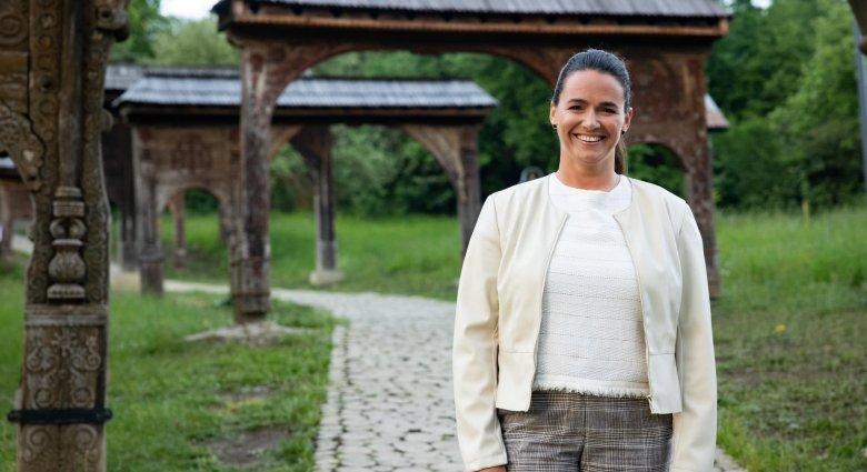 Megérkezett Novák Katalin Székelyföldre, fejet hajtott Orbán Balázs sírjánál