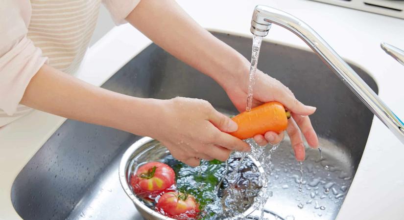 Így kell tökéletesen megmosni a zöldségeket, gyümölcsöket