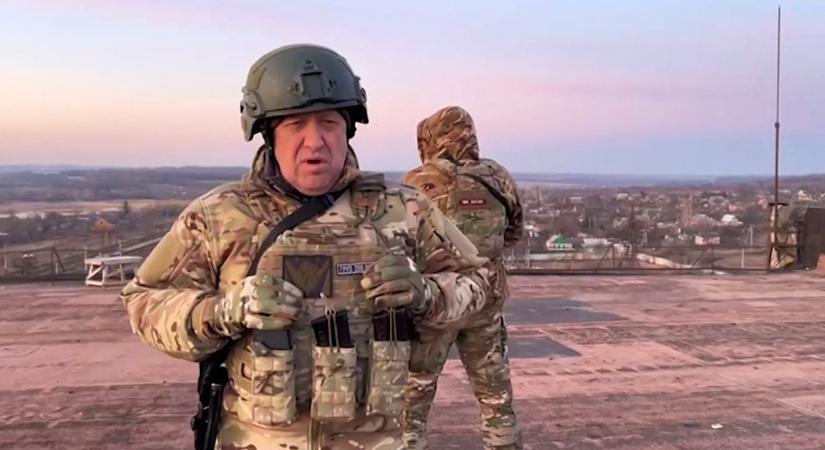 Prigozsin lövészárkokat látogatott, közben az orosz védelmi minisztériumot ócsárolta
