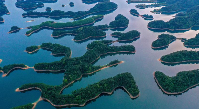 Káprázatos képek a kínai Ezersziget-tóról