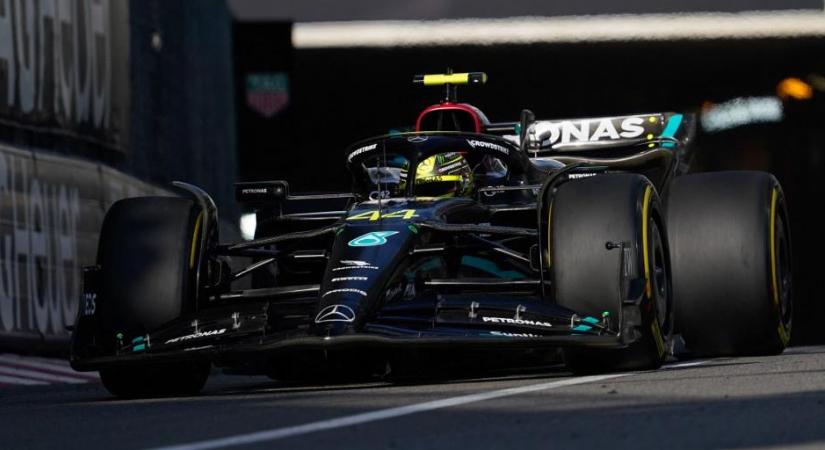 Lewis Hamilton balesetével ért véget a harmadik szabadedzés