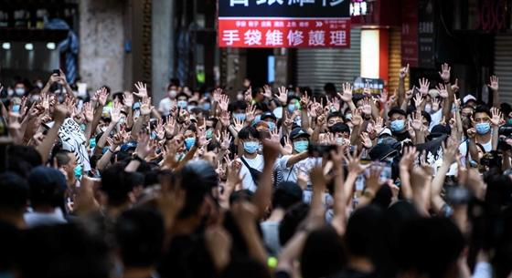 Feloszlott az egyik legnagyobb demokráciapárti politikai tömörülés Hongkongban