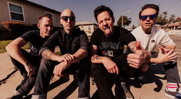 Simple Plan: „sok rajongónktól hallottuk, hogy mi segítettük át őket a nehéz időszakokon”