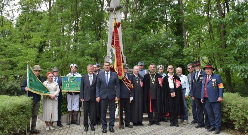 Hősök napi megemlékezés az Olasz katonai temetőben Zalaegerszegen