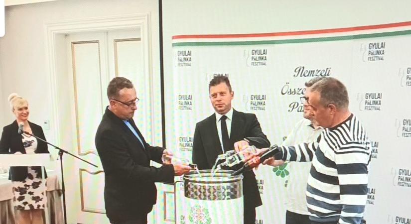 Hungarikumokkal hangoltak a várkertben