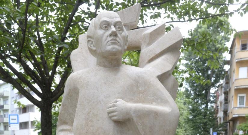 Szobrot kapott Budán Tamási Áron, aki Kövér László szerint a magyar irodalom székely realista táltosa volt