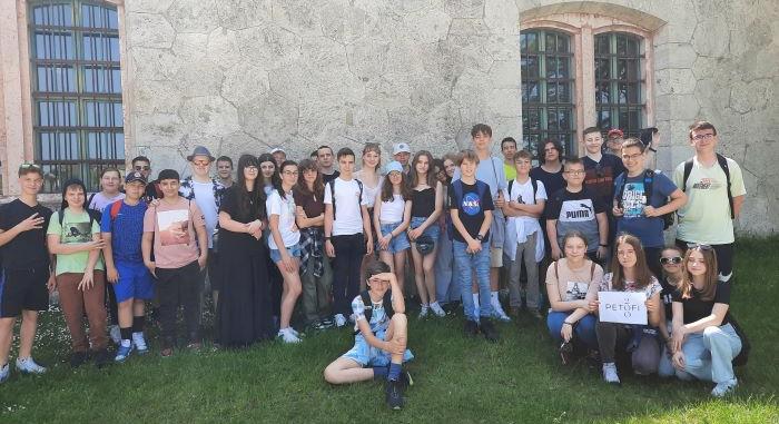 A dunaszerdahelyi diákok bevették a Monostori erődöt