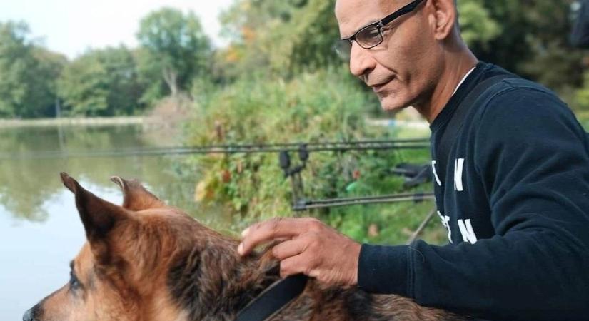 "Azt mondták, kössem ki valahova és hagyjam ott" – 11 éves kutyusával keres otthont a rokkantnyugdíjas Zoltán