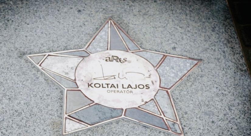 Koltai Lajos óriási elismerést kapott az Egri Csillagok Sétányán