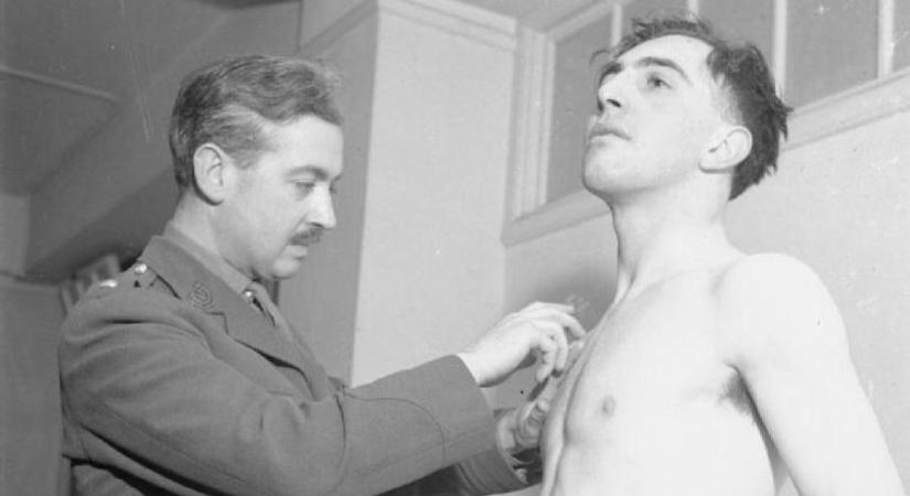 Elektrosokk-terápiával „kezelték” a meleg katonákat a brit hadseregben
