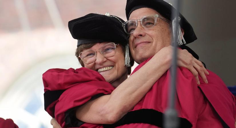Karikó Katalin és Tom Hanks is díszdoktori címet kapott a Harvard Egyetemtől