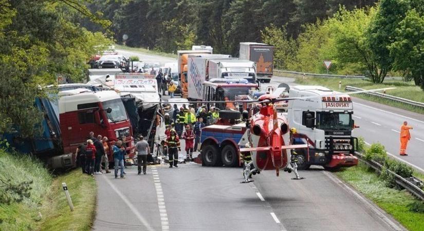 Szlovákiai buszbaleset: hazaérkezett a baleset utolsó sérültje is, három ember még mindig kórházban