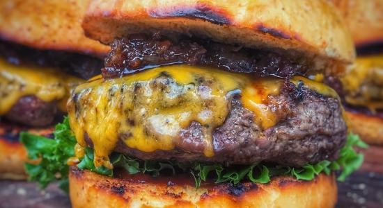 Hogyan illeszthető be a hamburger a fogyókúrájába?