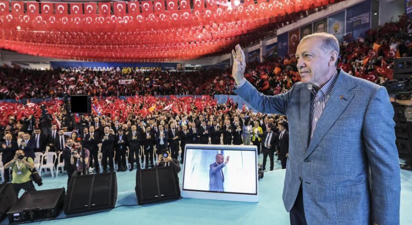 Erdogan maradt a favorit, már csak a csodában bízhat a török ellenzék