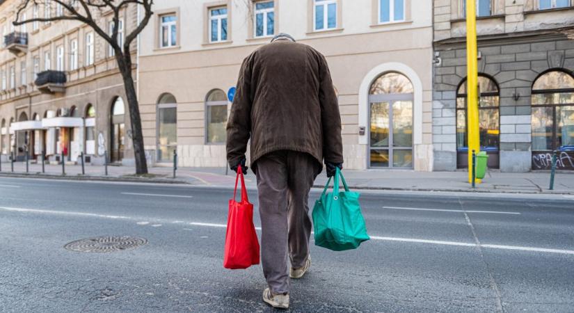 Ha adózna a nyugdíj, jobban járhatnának a magyar idősek is