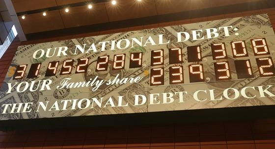 Elkerülheti a csődöt az Egyesült Államok, felfüggesztették az adósságplafont