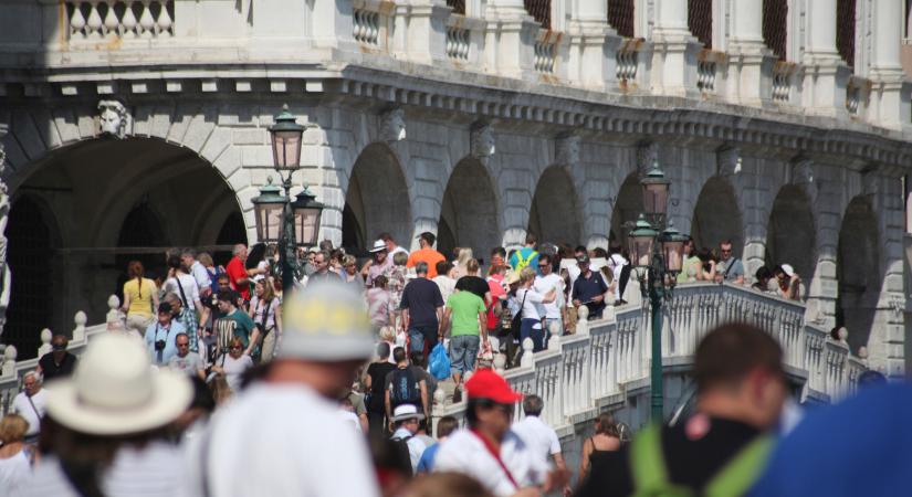 Ezek a helyek rosszabbak, mint Velence, ha a turistákról és zsúfoltságról van szó