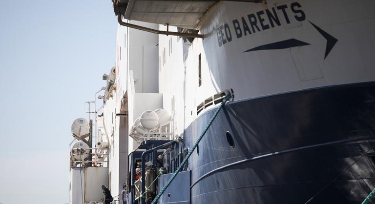 Egy jótékonysági hajó közel 600 menekültet mentett meg Olaszországnál