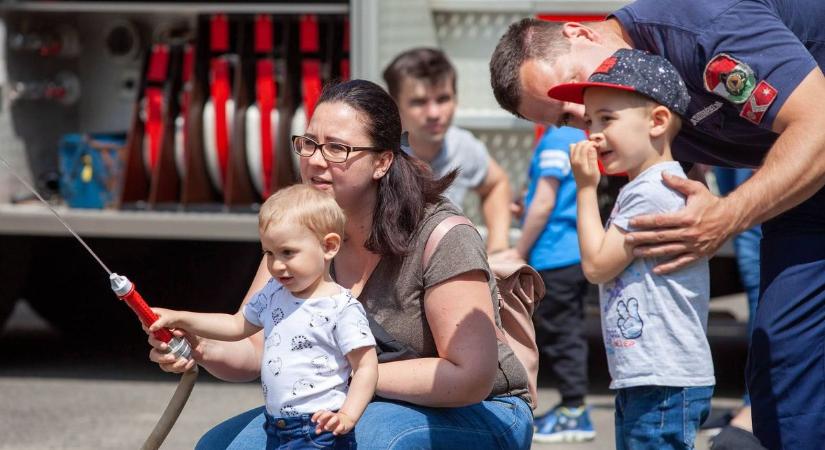 Gyerekek látogattak el a nógrádi tűzoltólaktanyákba (videó)