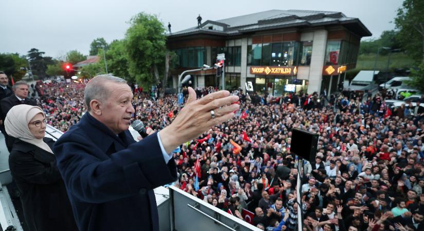 Erdoğan ellenfelén gúnyolódó győzelmi beszédet mondott, az ellenzéki jelölt azt ígérte, tovább küzd a demokráciáért