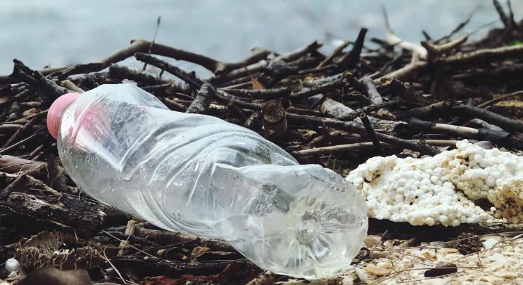 Élet a műanyag után: Hogyan csökkenthetjük a környezetszennyezést 80%-kal 2040-ig?