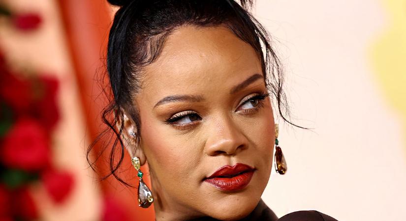 8 alkalom, amikor Rihanna visszavett a merész stílusából: ezekben a nőies ruhákban a finomabb oldalát is megmutatta