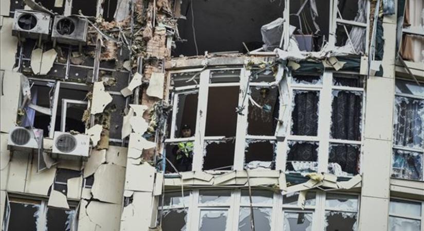 Újabb orosz légitámadás érte Kijevet, a légvédelem több tucat rakétát és drónt megsemmisített