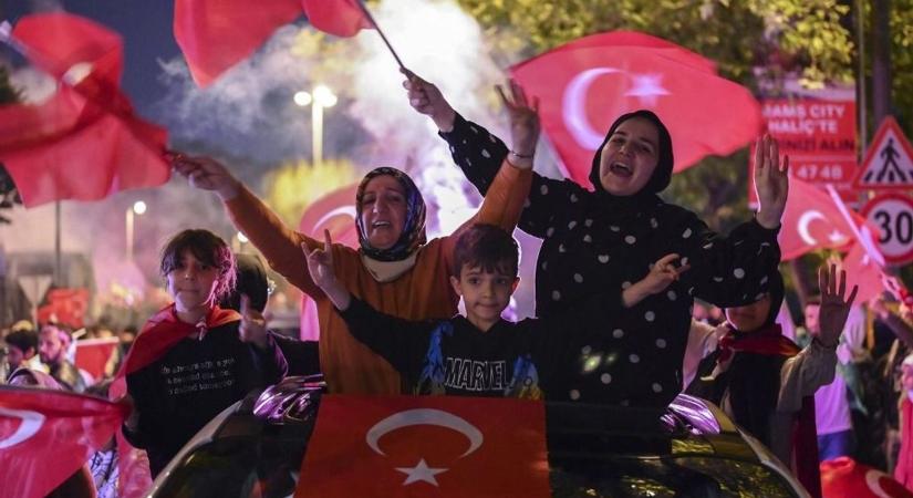 Erdogan szerint nyert a demokrácia, a vesztes nem így látja