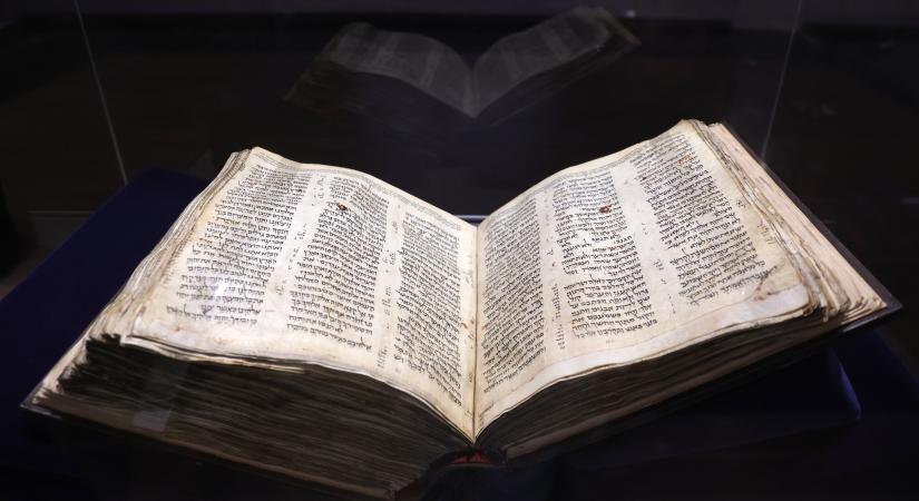 Tudósok eddig nem ismert, rejtett fejezetet találtak a Bibliában